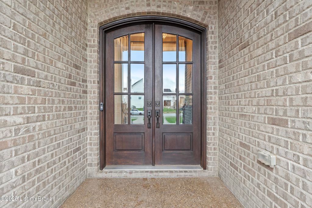 Photo of 14837 Ava Brook Cir, Louisville, KY 40245 (MLS # 1703524)