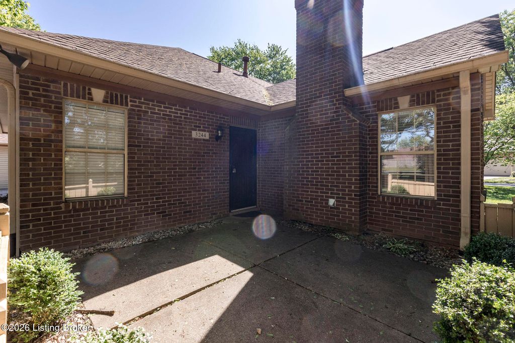 Photo of 3244 Graystone Manor Pkwy, Louisville, KY 40241 (MLS # 1715457)