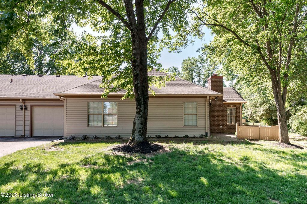 Photo of 3244 Graystone Manor Pkwy, Louisville, KY 40241 (MLS # 1715457)