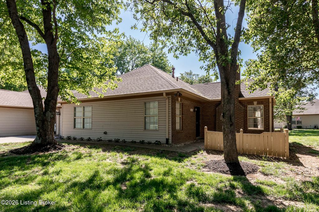 Photo of 3244 Graystone Manor Pkwy, Louisville, KY 40241 (MLS # 1715457)