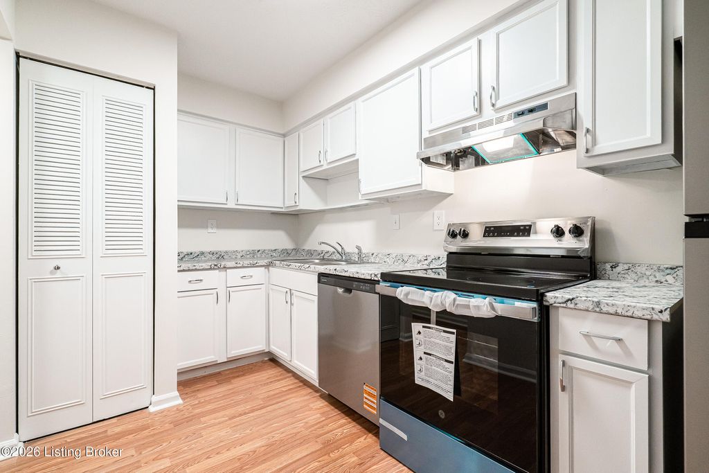 Photo of 7010 Wildwood Cir #APT 65, Louisville, KY 40291 (MLS # 1709693)