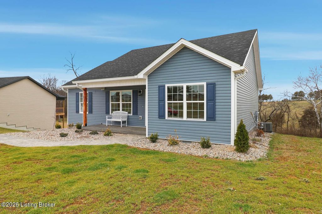 Photo of 102 Distillery Ct, Bardstown, KY 40004 (MLS # 1709797)