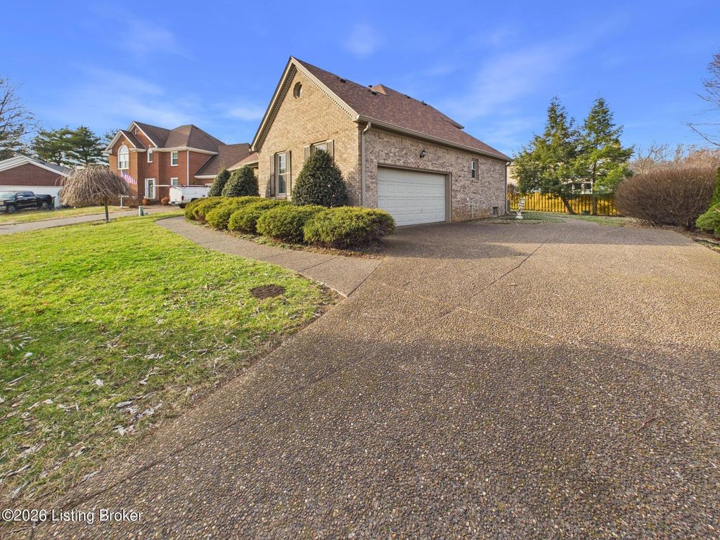 Photo of 3905 Blooming Spring Ct, Louisville, KY 40299 (MLS # 1709679)