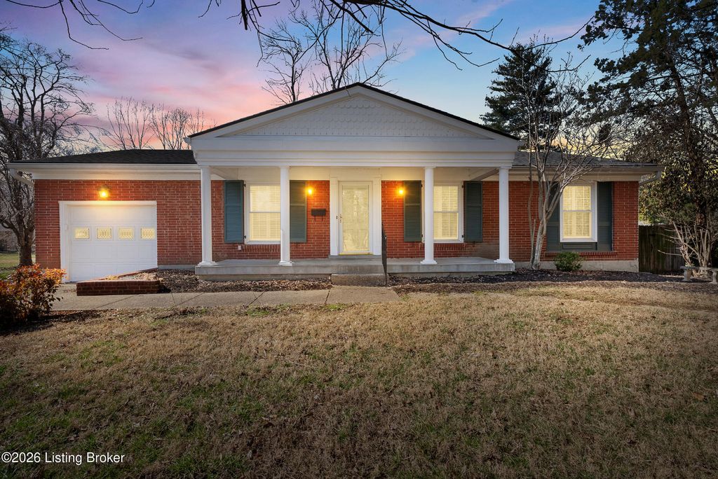 Photo of 318 Castleview Dr, Louisville, KY 40207 (MLS # 1709621)