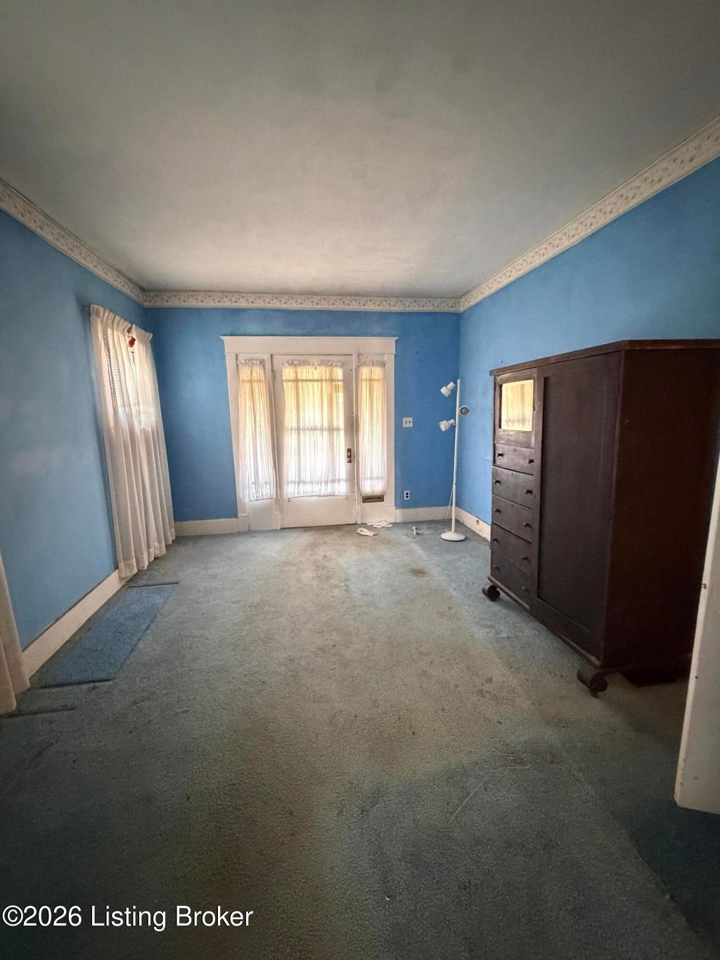 Photo of 3627 Taylor Blvd, Louisville, KY 40215 (MLS # 1712810)