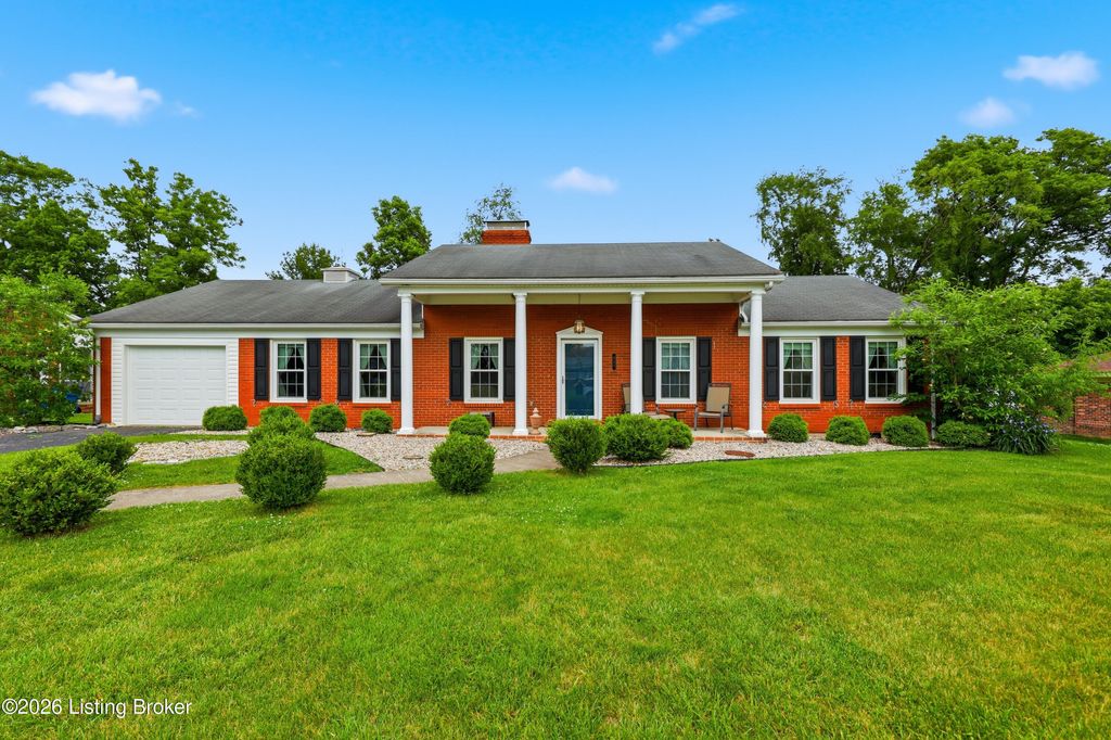 Photo of 921 Miller Ave, Shelbyville, KY 40065 (MLS # 1718239)
