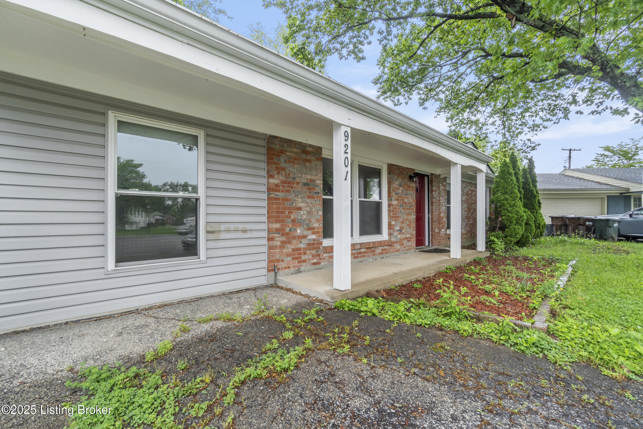 9201 Walhampton Ct, Louisville, Kentucky image 3