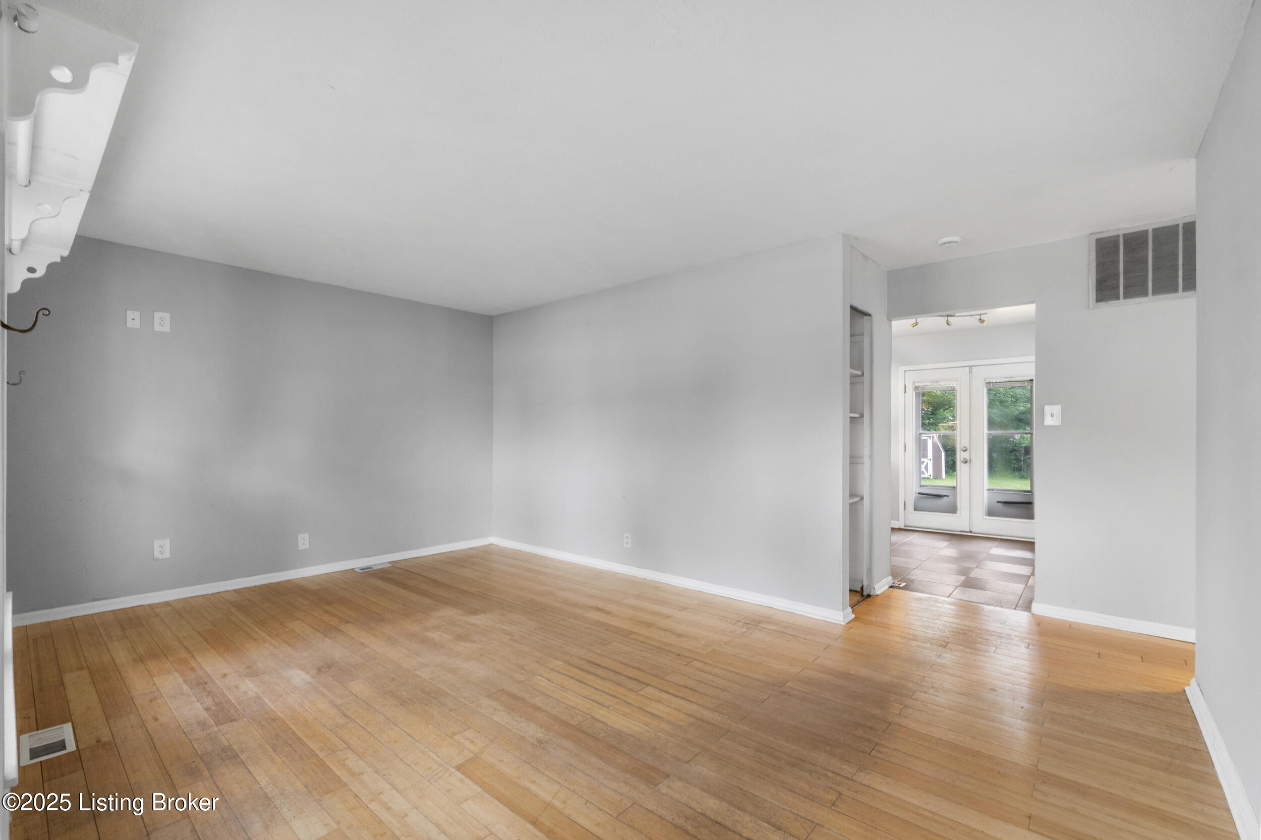 9201 Walhampton Ct, Louisville, Kentucky image 4