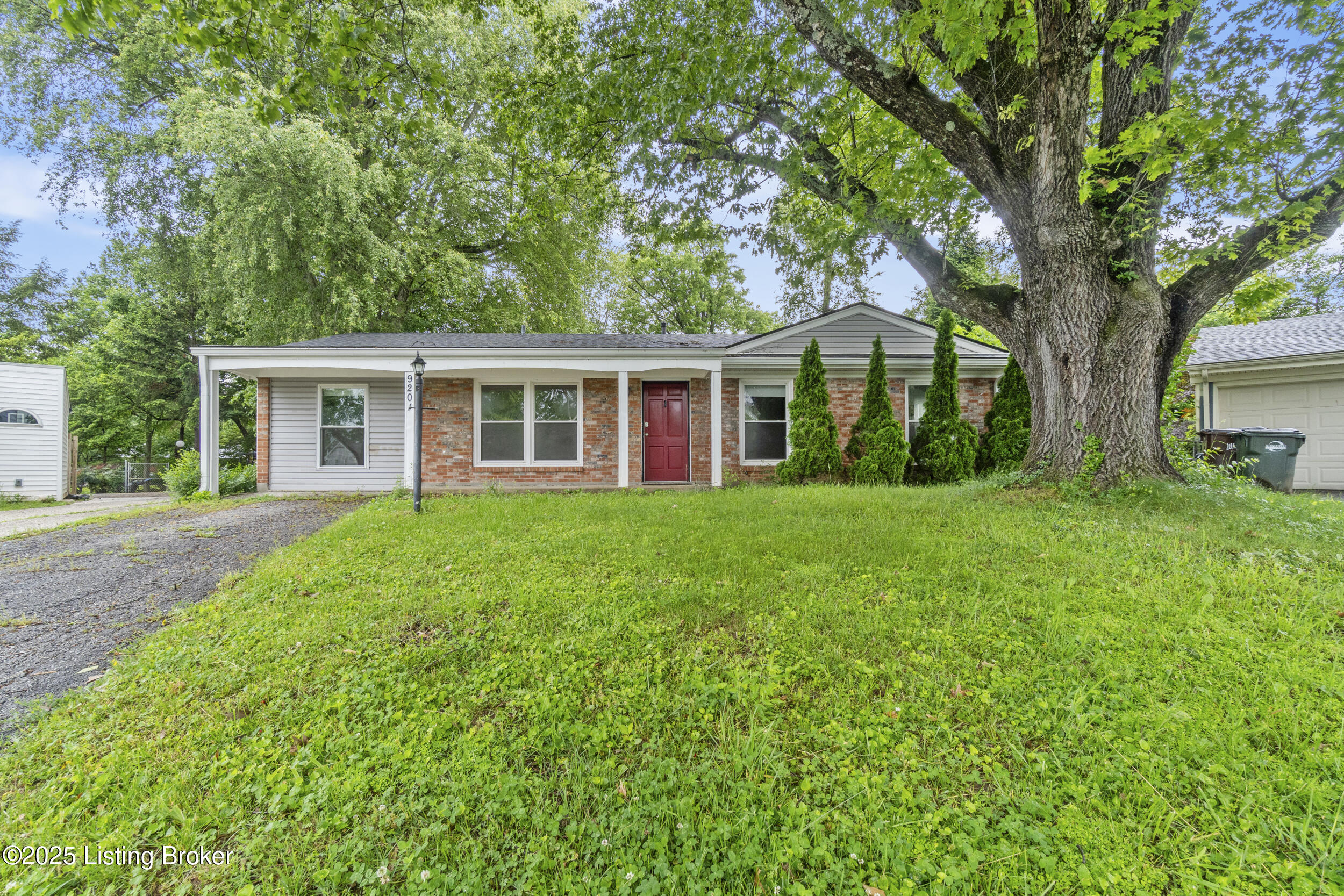 9201 Walhampton Ct, Louisville, Kentucky image 1