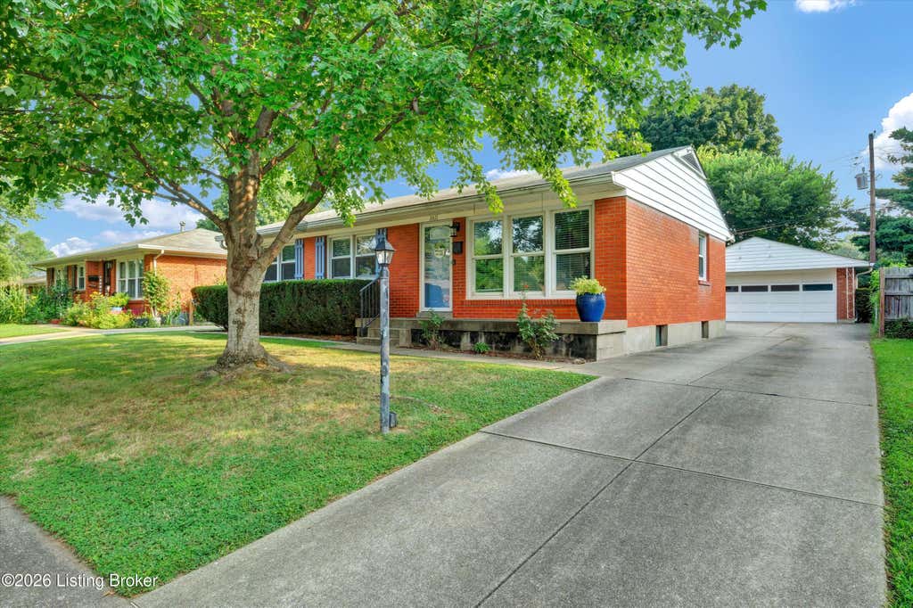 Photo of 3511 Autumn Way, Louisville, KY 40218 (MLS # 1724943)