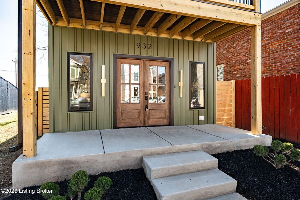 Photo of 932 E Madison St, Louisville, KY 40204 (MLS # 1710431)