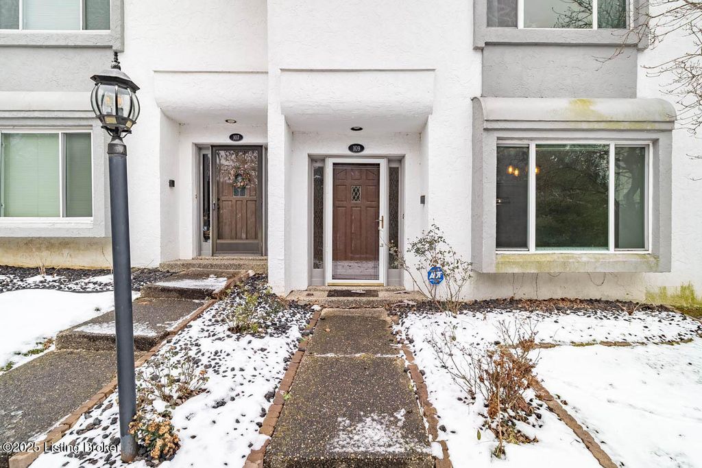 Photo of 109 Shelby Pointe Dr, Louisville, KY 40223 (MLS # 1705520)