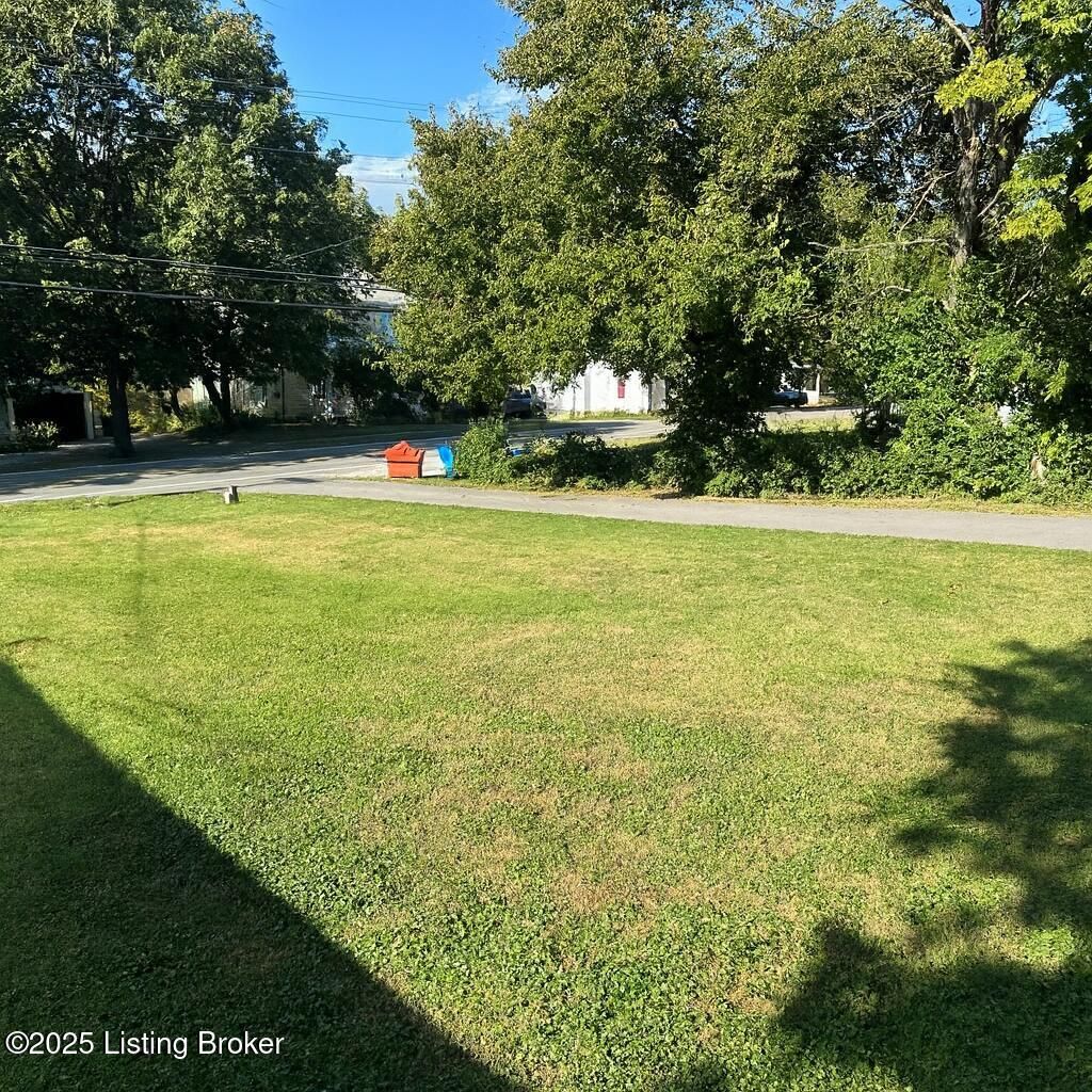 Photo of 303 E Jefferson St, La Grange, KY 40031 (MLS # 1713292)