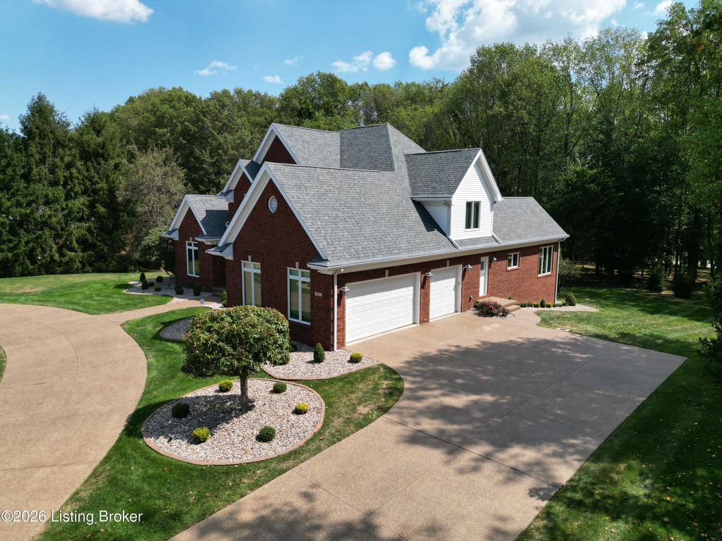 Photo of 701 Foxfire Rd, Elizabethtown, KY 42701 (MLS # 1705974)