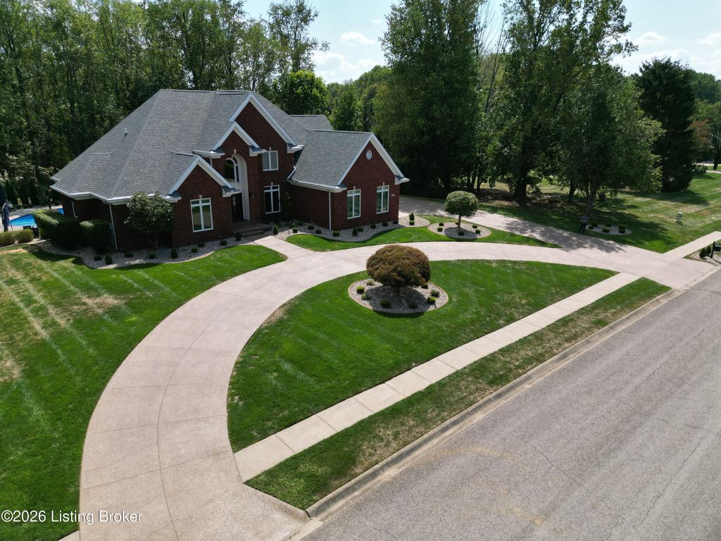 Photo of 701 Foxfire Rd, Elizabethtown, KY 42701 (MLS # 1705974)