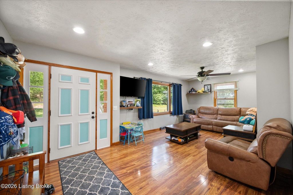 Photo of 4061 Mink Run Rd, Frankfort, KY 40601 (MLS # 1722392)