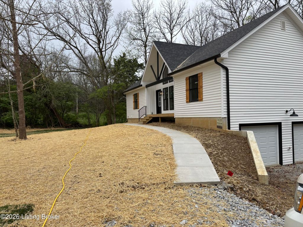 Photo of 3008 New Moody Ln, La Grange, KY 40031 (MLS # 1712247)