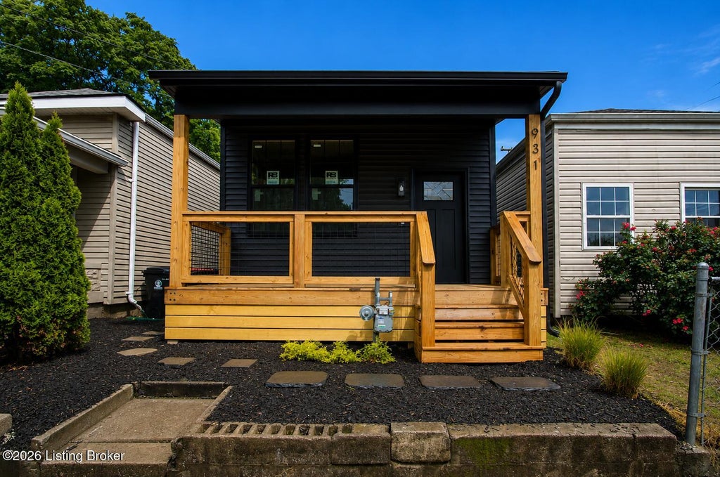 Photo of 931 S Clay St, Louisville, KY 40203 (MLS # 1718583)