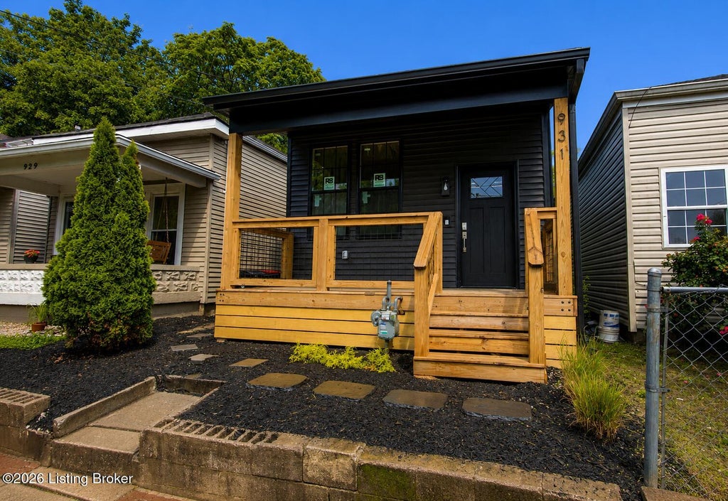 Photo of 931 S Clay St, Louisville, KY 40203 (MLS # 1718583)
