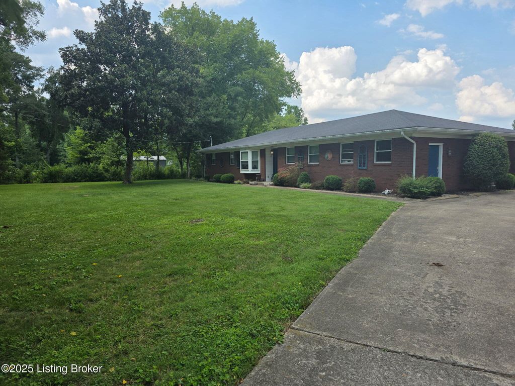 Photo of 1015 Mt Holly Rd, Louisville, KY 40118 (MLS # 1708985)