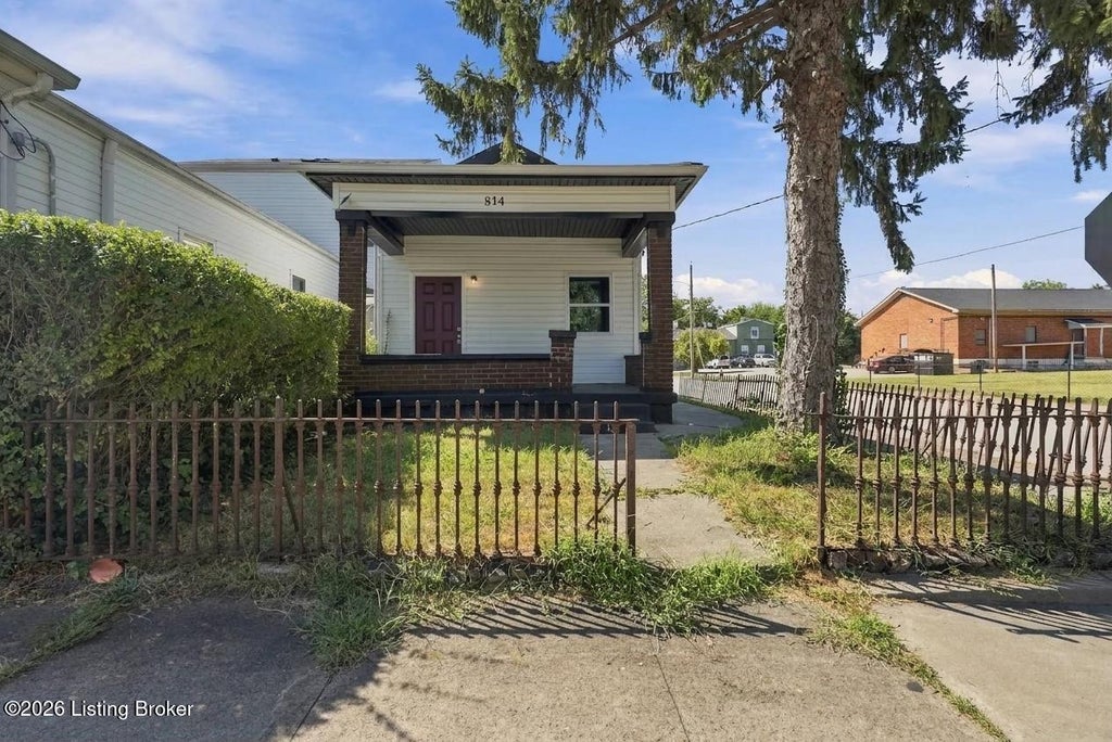 Photo of 814 S Shelby St, Louisville, KY 40203 (MLS # 1729226)