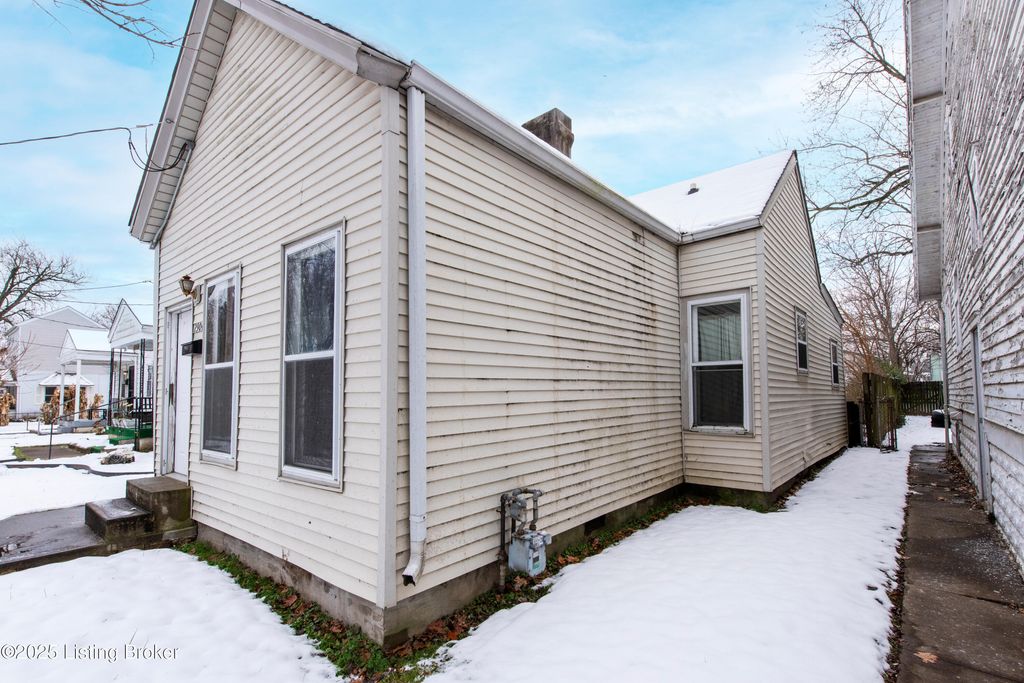 Photo of 2904 Duncan St, Louisville, KY 40212 (MLS # 1705364)