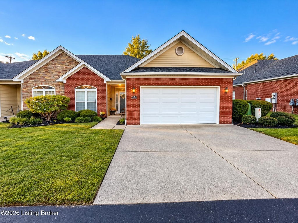Photo of 7604 Buffalo Trace Dr, Louisville, KY 40214 (MLS # 1732191)