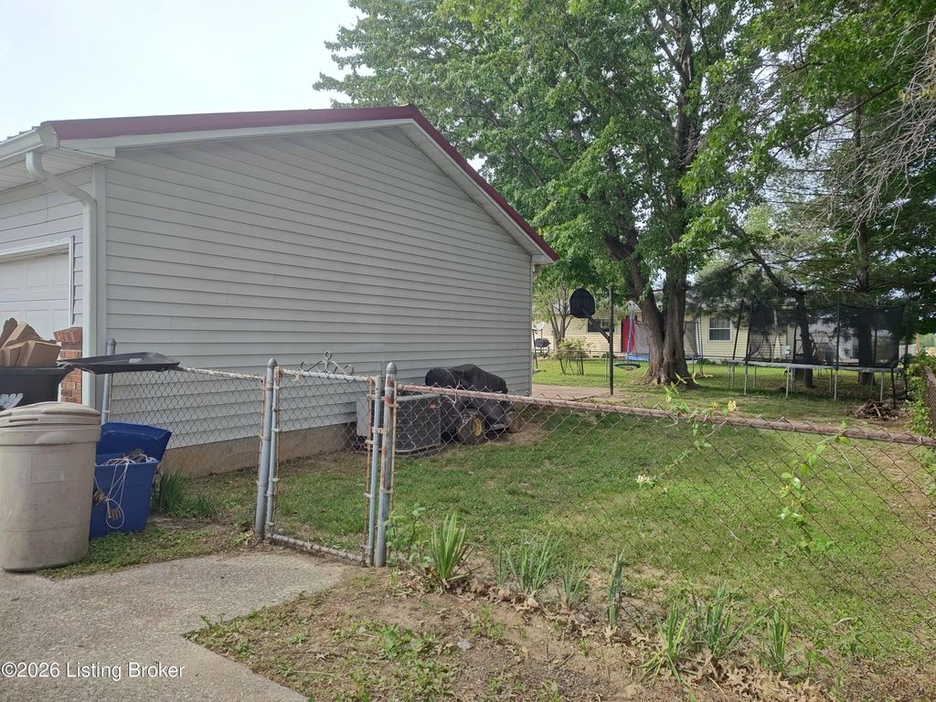 Photo of 1416 Stanley Ave, Morganfield, KY 42437 (MLS # 1716358)