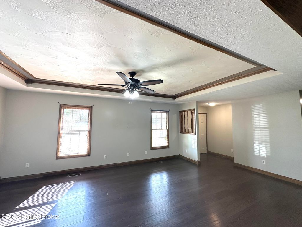 Photo of 1028 Farmaway Dr, Bardstown, KY 40004 (MLS # 1714831)