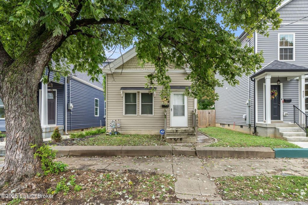 Photo of 625 E Ormsby Ave, Louisville, KY 40203 (MLS # 1705806)
