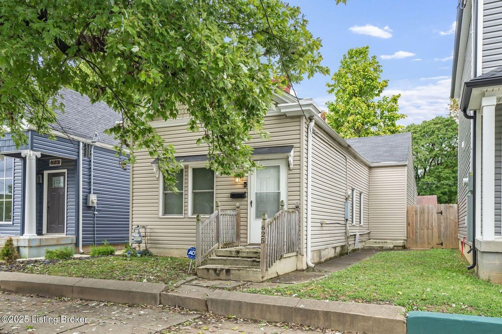 Photo of 625 E Ormsby Ave, Louisville, KY 40203 (MLS # 1705806)