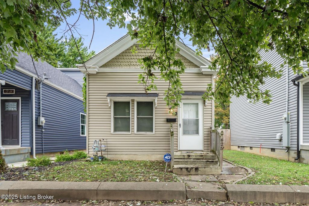 Photo of 625 E Ormsby Ave, Louisville, KY 40203 (MLS # 1705806)