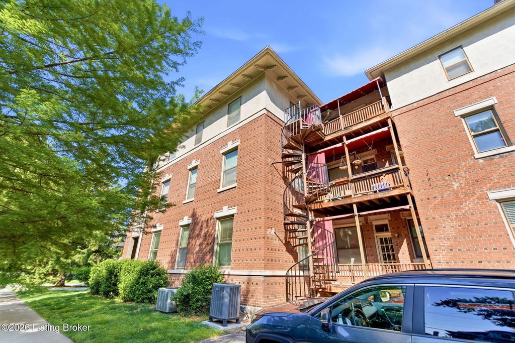 Photo of 1589 Parsons Pl #10, Louisville, KY 40205 (MLS # 1715432)