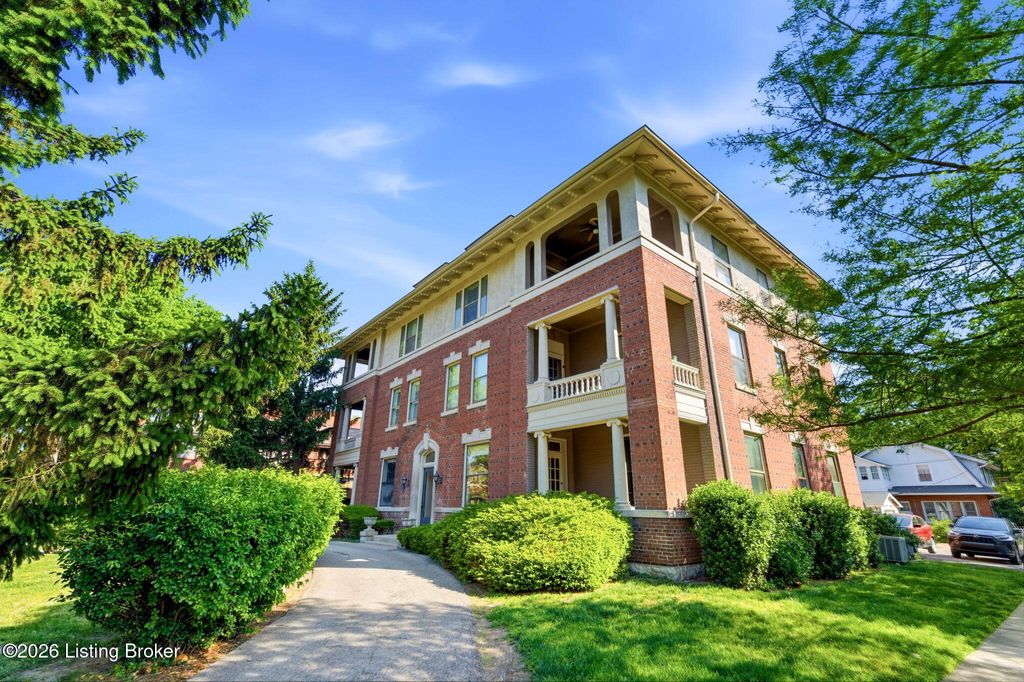 Photo of 1589 Parsons Pl #10, Louisville, KY 40205 (MLS # 1715432)