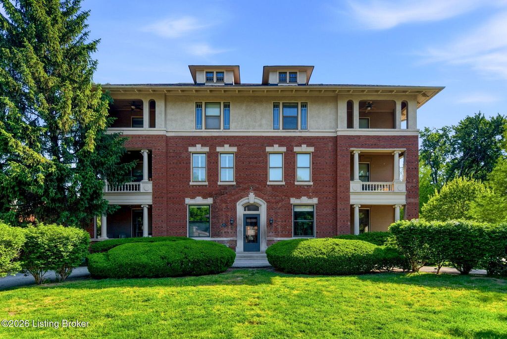Photo of 1589 Parsons Pl #10, Louisville, KY 40205 (MLS # 1715432)
