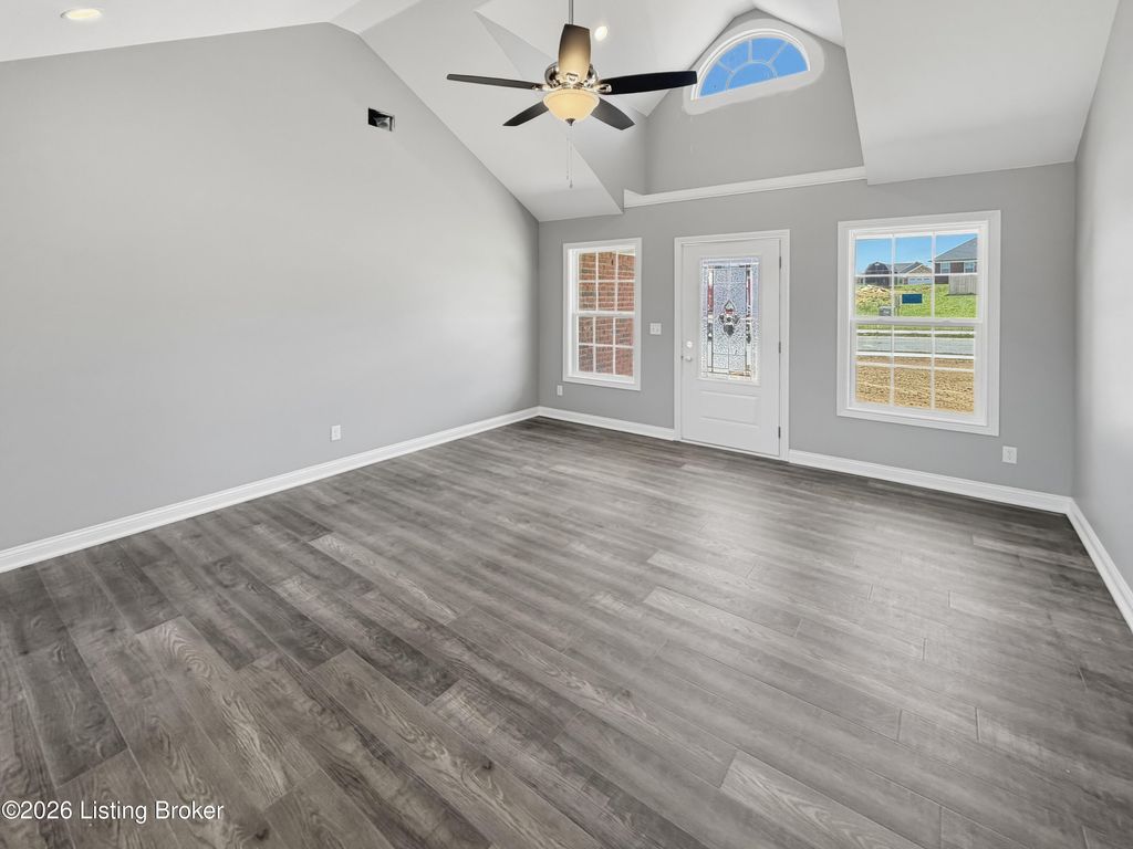 Photo of 302 Rolling Meadows Ln, Bardstown, KY 40004 (MLS # 1717657)
