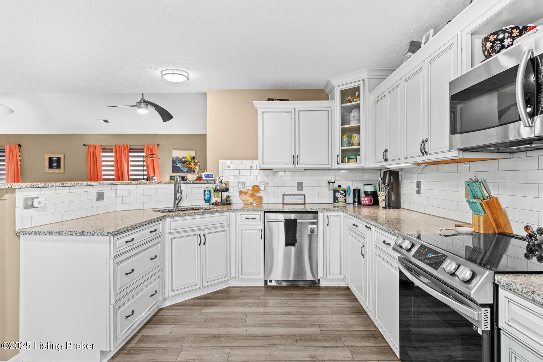 9421 Bayberry Green Ln, Louisville, Kentucky image 1