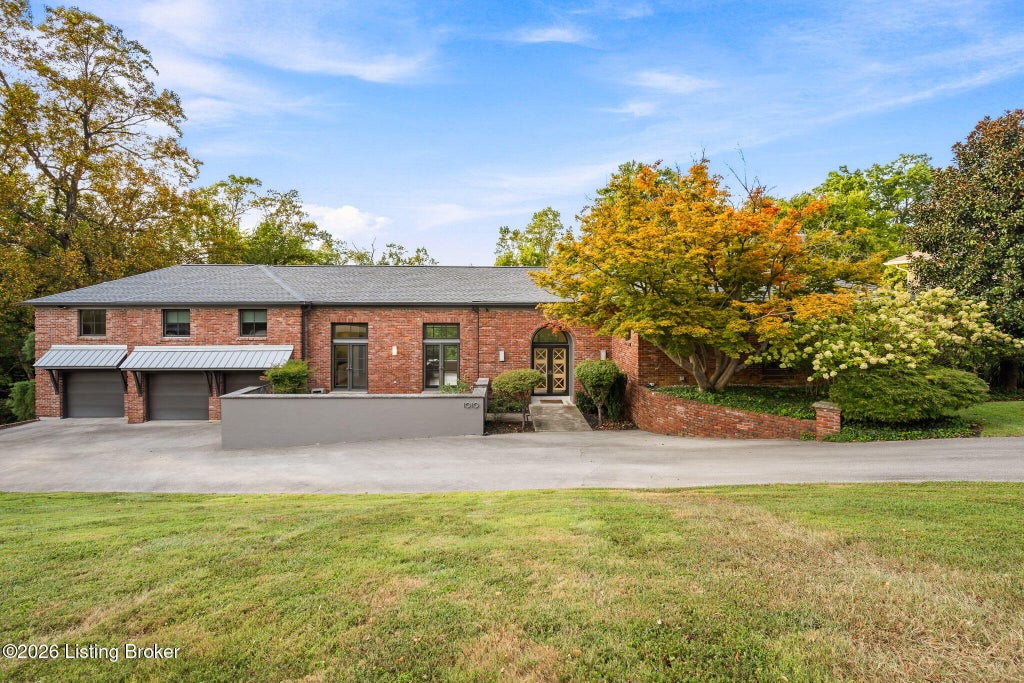 Photo of 1010 Alta Cir, Louisville, KY 40205 (MLS # 1728894)