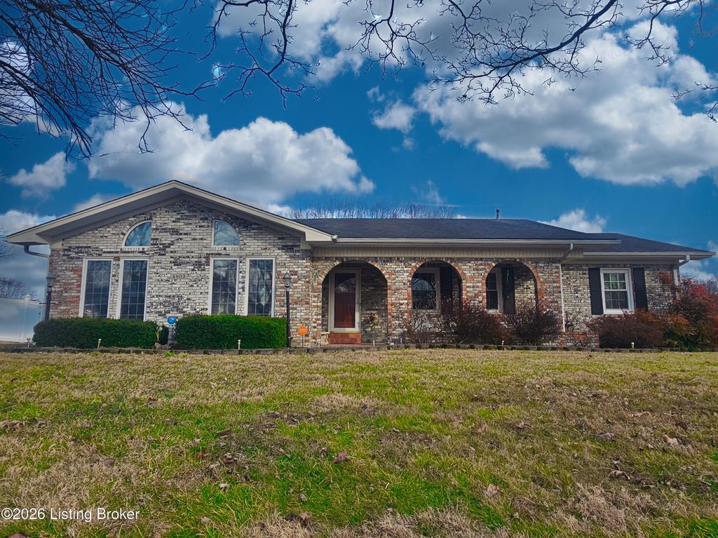 Photo of 4903 Jerry Dr, Shepherdsville, KY 40165 (MLS # 1710237)