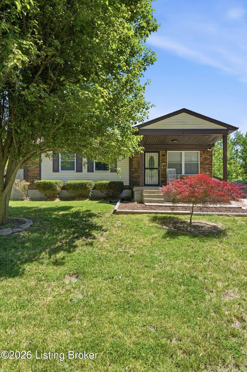 Photo of 2408 Parliament Ct, Louisville, KY 40272 (MLS # 1722645)