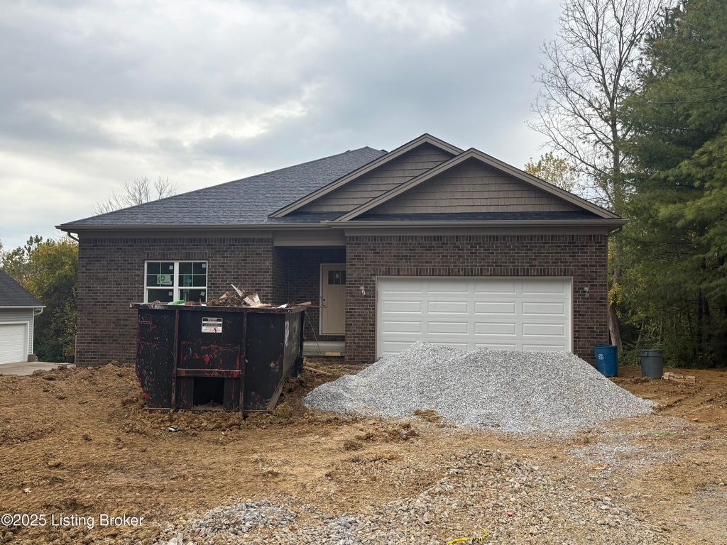 Photo of 1004 Richwood Way, La Grange, KY 40031 (MLS # 1687996)