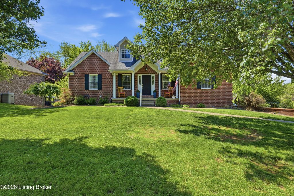 Photo of 1003 Whispering Oak Dr, Bardstown, KY 40004 (MLS # 1715409)