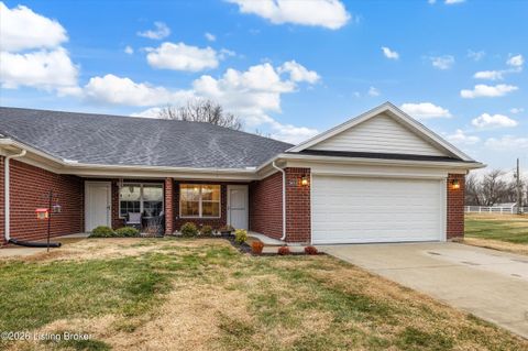 Photo of 6713 Eagle Wood Dr, Louisville, KY 40272 (MLS # 1707242)