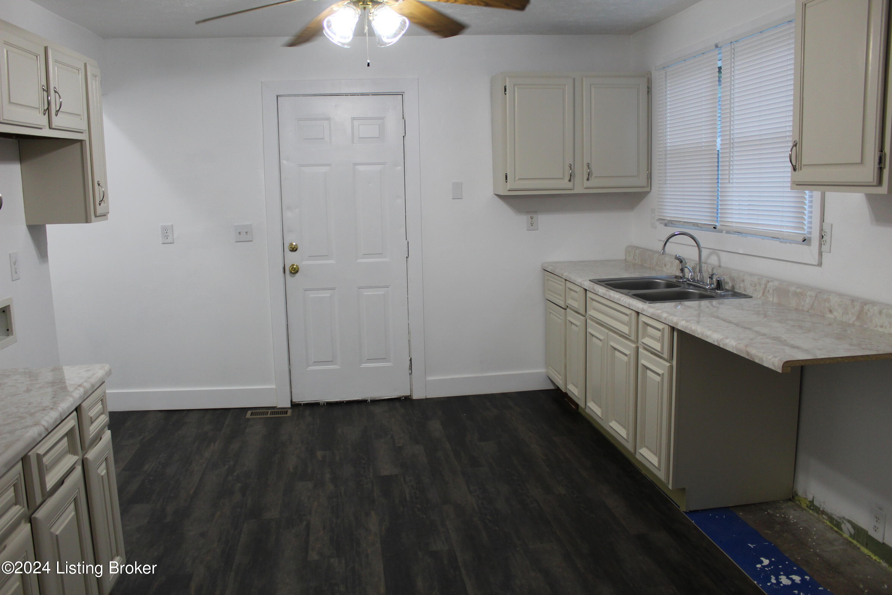 3825 Northwestern Pkwy, Louisville, Kentucky image 6
