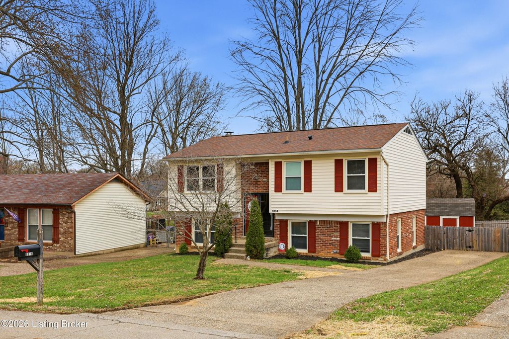 Photo of 8814 High Point Cir, Louisville, KY 40299 (MLS # 1711311)