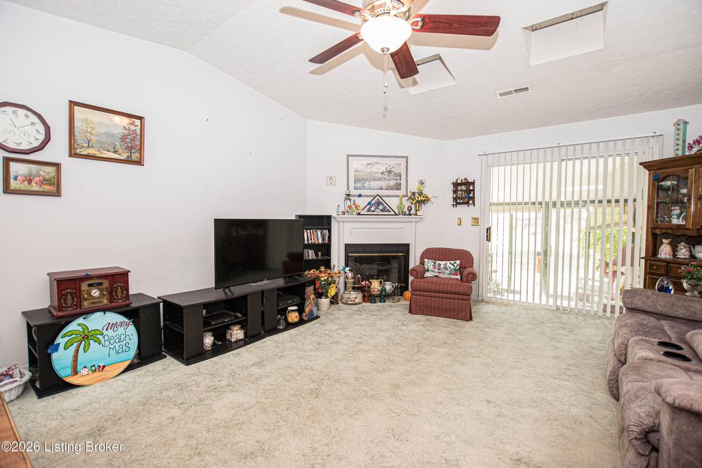 Photo of 185 Beechtree Ln, Mt Washington, KY 40047 (MLS # 1714699)