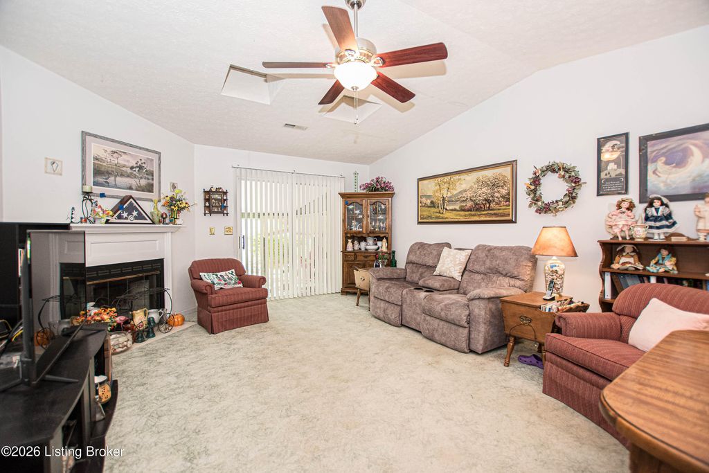 Photo of 185 Beechtree Ln, Mt Washington, KY 40047 (MLS # 1714699)