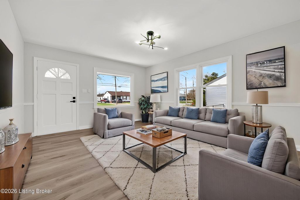 Photo of 10413 Grafton Hall Rd, Louisville, KY 40272 (MLS # 1715198)