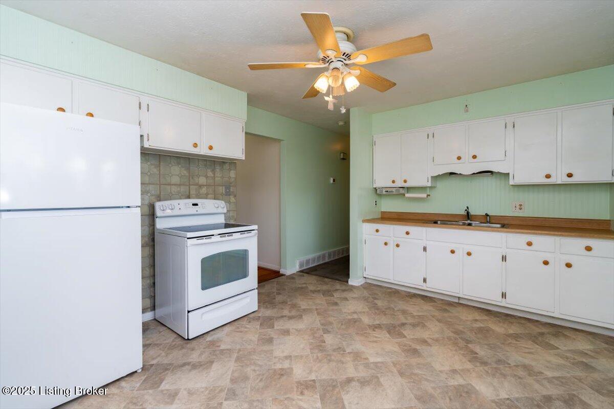 8203 Devonshire Dr, Louisville, Pennsylvania image 6