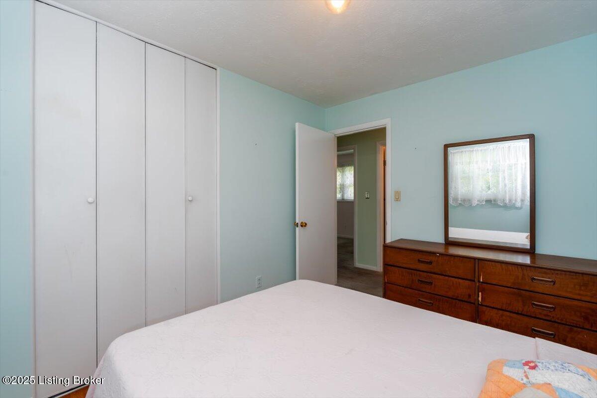 8203 Devonshire Dr, Louisville, Pennsylvania image 11